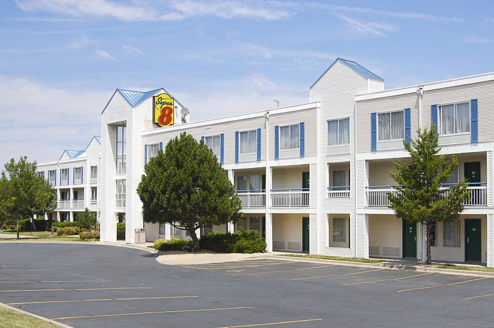 Hotel Super 8 By Wyndham Madison East Esterno foto