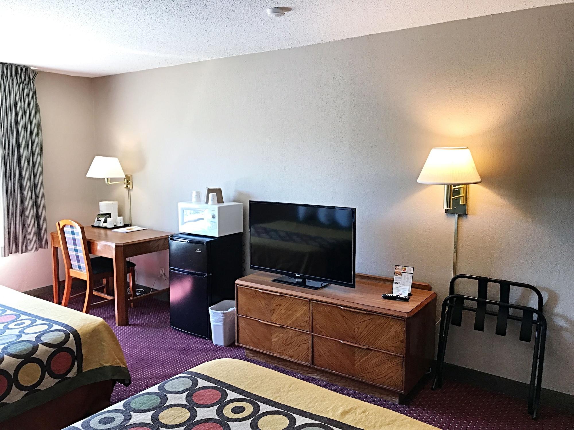 Hotel Super 8 By Wyndham Madison East Esterno foto