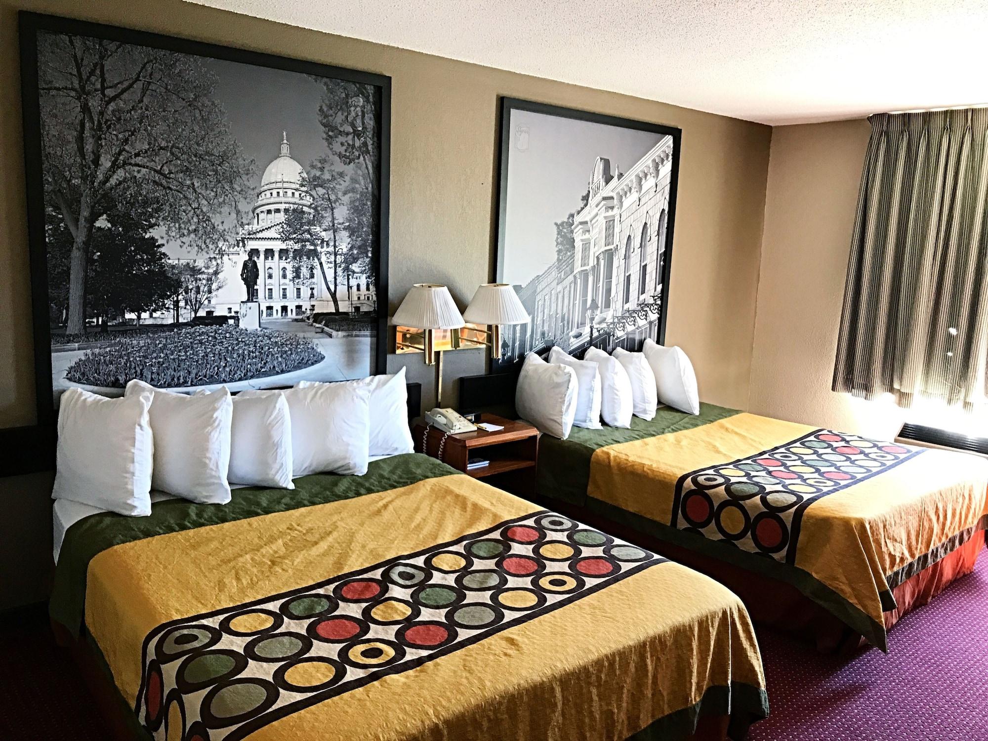 Hotel Super 8 By Wyndham Madison East Esterno foto