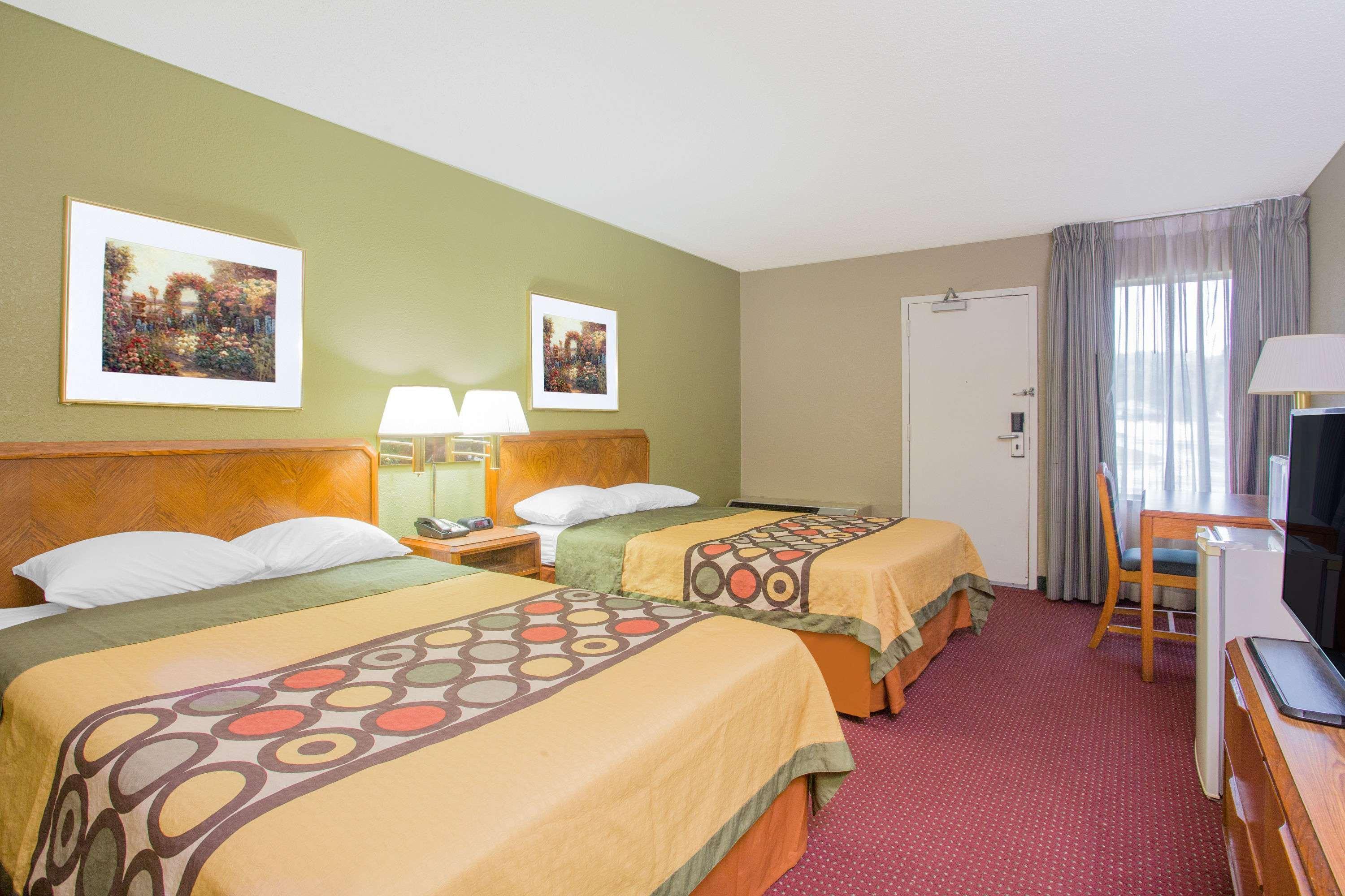 Hotel Super 8 By Wyndham Madison East Esterno foto