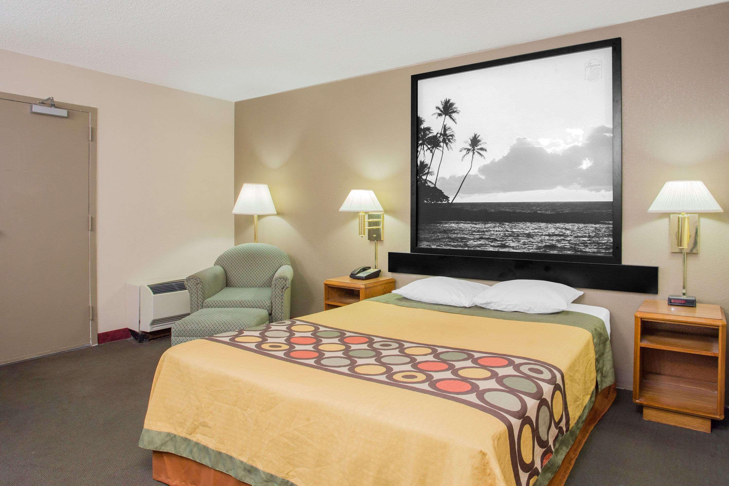 Hotel Super 8 By Wyndham Madison East Esterno foto