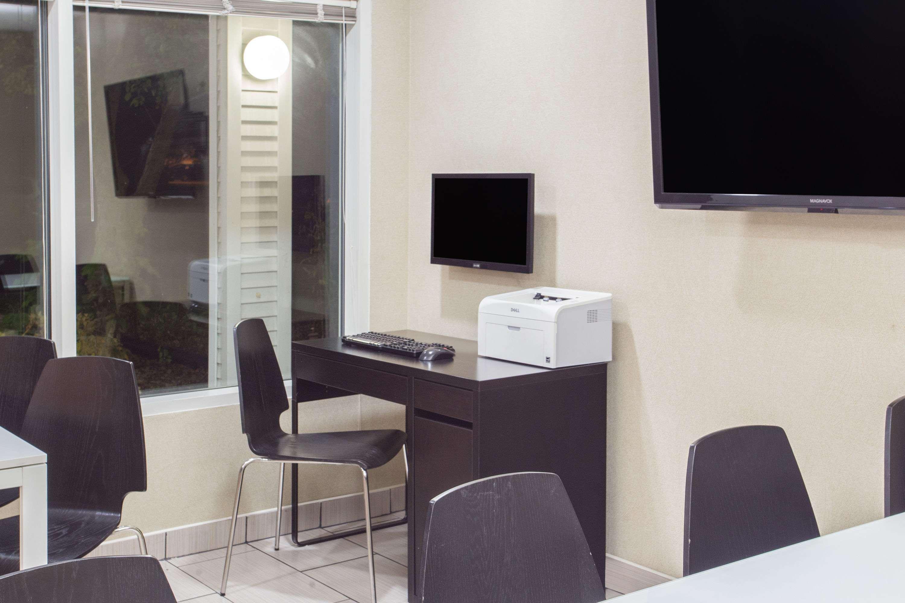 Hotel Super 8 By Wyndham Madison East Esterno foto