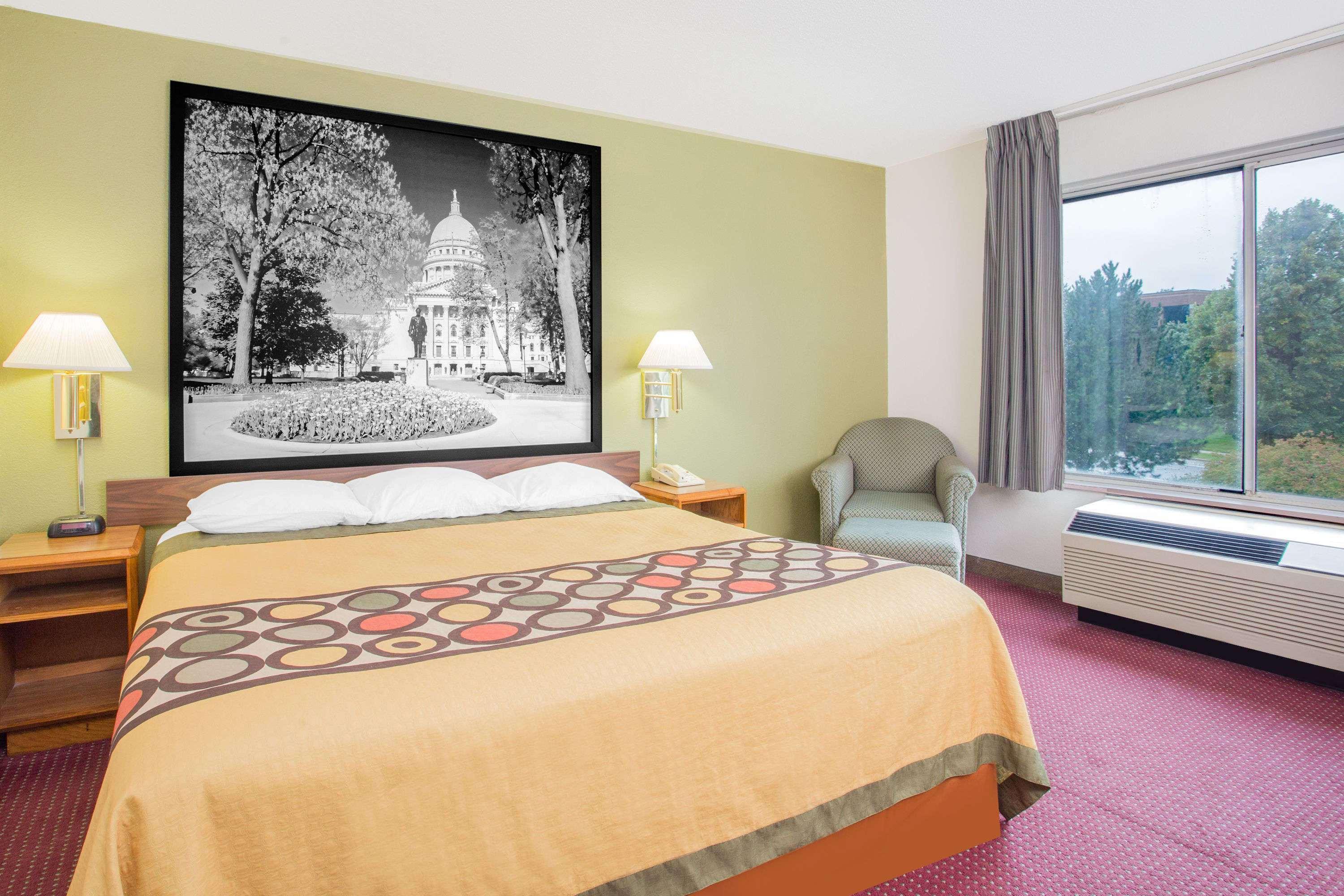 Hotel Super 8 By Wyndham Madison East Esterno foto