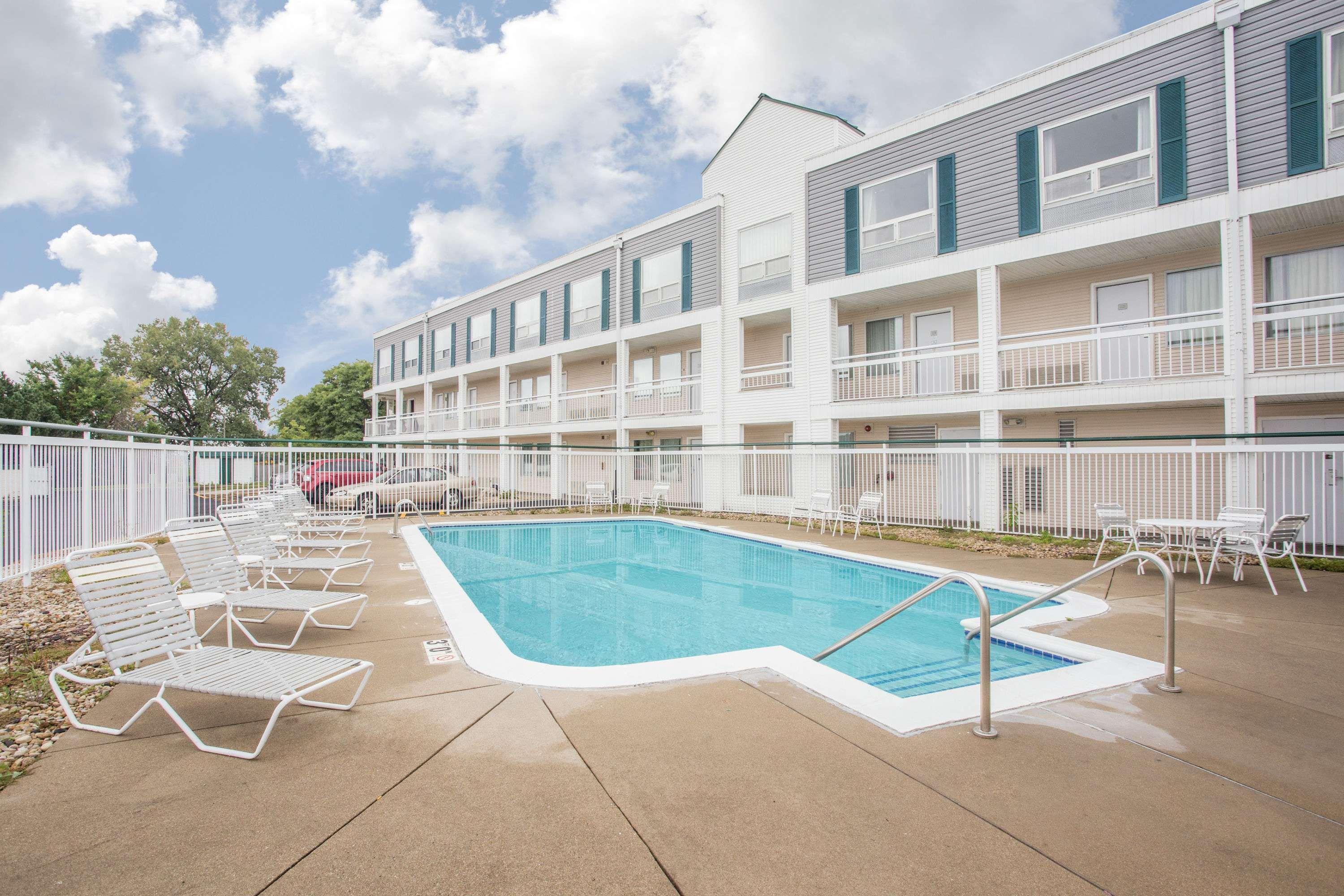 Hotel Super 8 By Wyndham Madison East Esterno foto