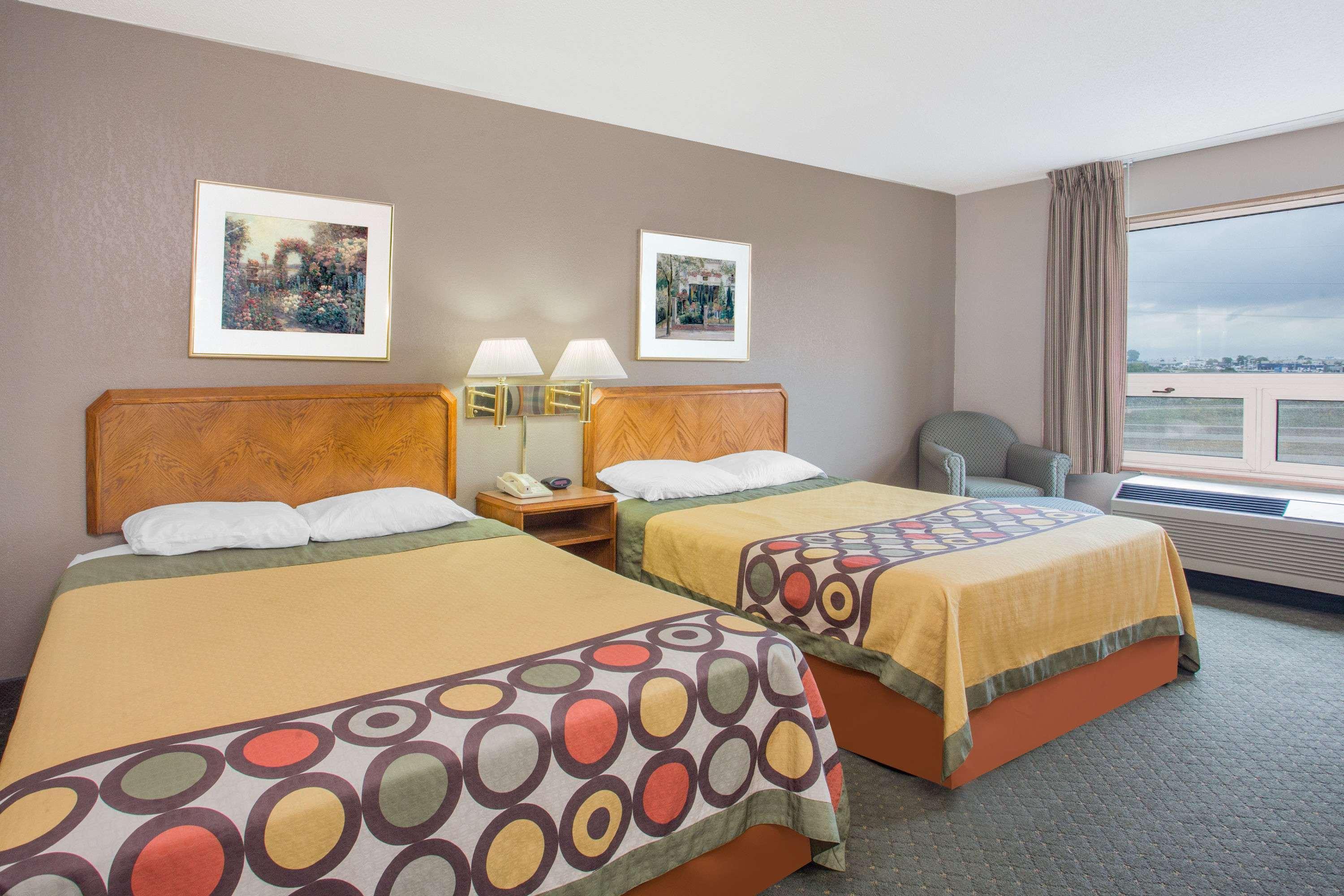 Hotel Super 8 By Wyndham Madison East Esterno foto