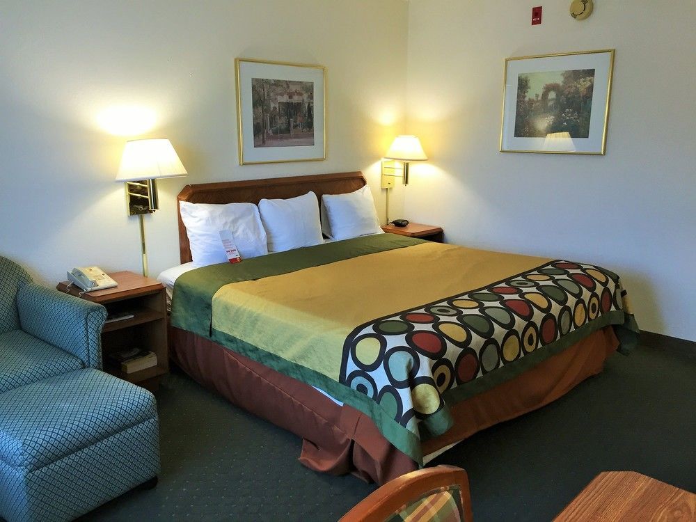 Hotel Super 8 By Wyndham Madison East Esterno foto