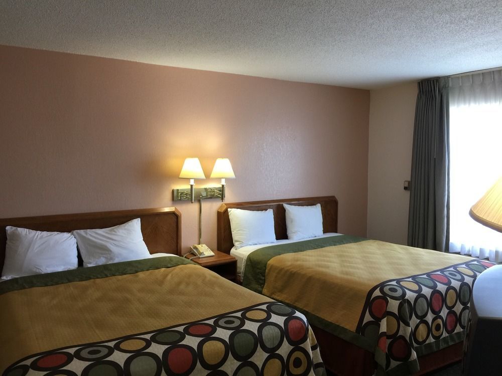 Hotel Super 8 By Wyndham Madison East Esterno foto