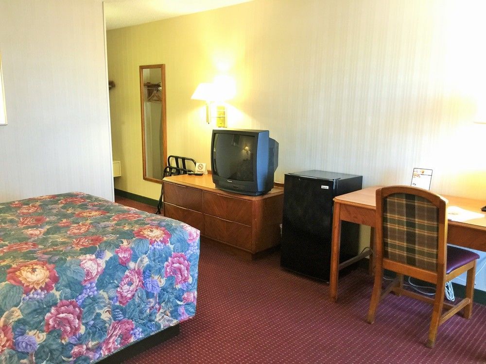 Hotel Super 8 By Wyndham Madison East Esterno foto