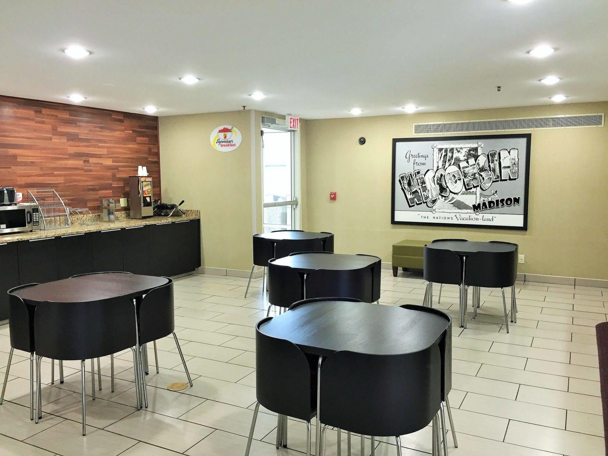 Hotel Super 8 By Wyndham Madison East Esterno foto