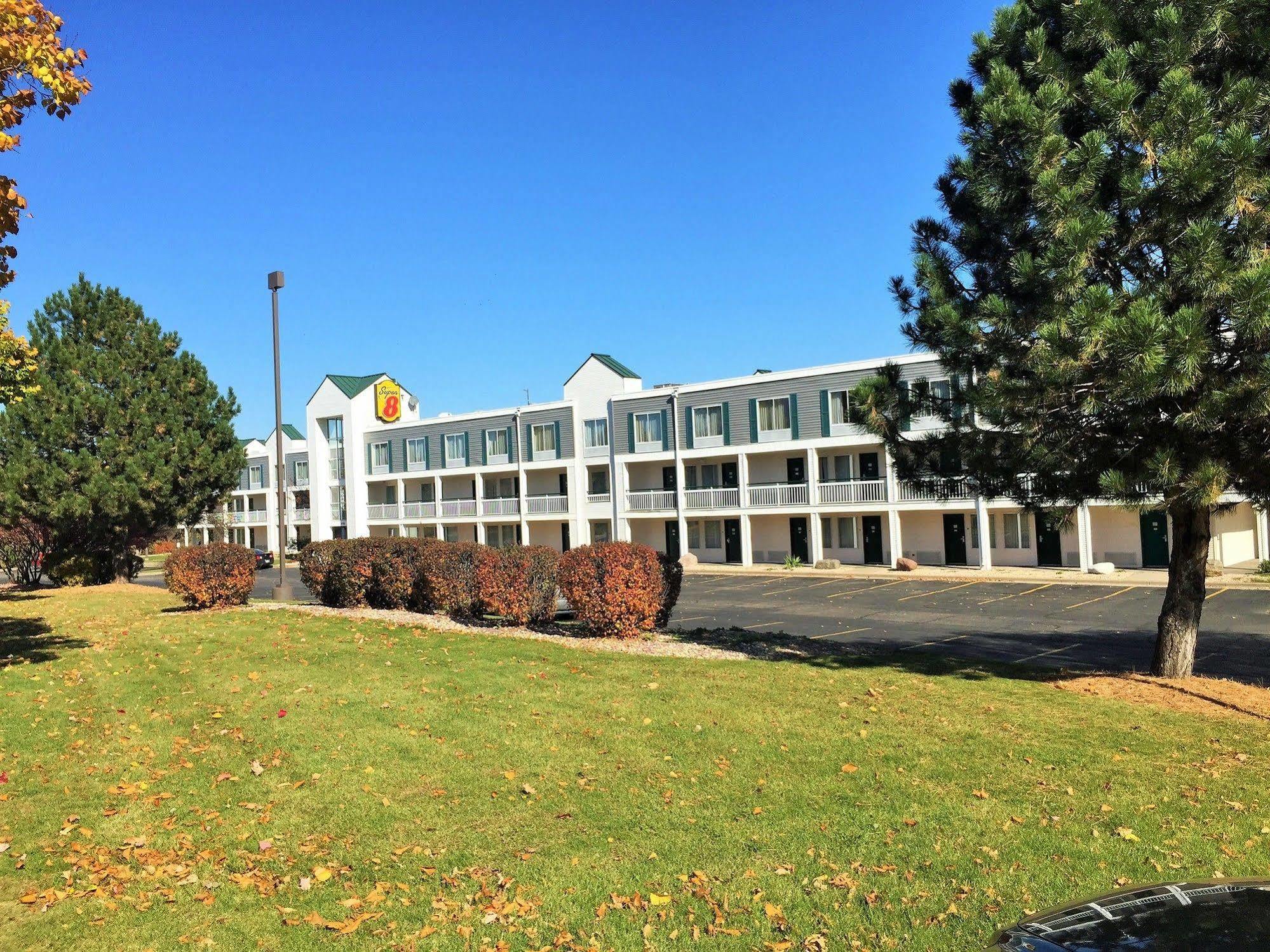 Hotel Super 8 By Wyndham Madison East Esterno foto